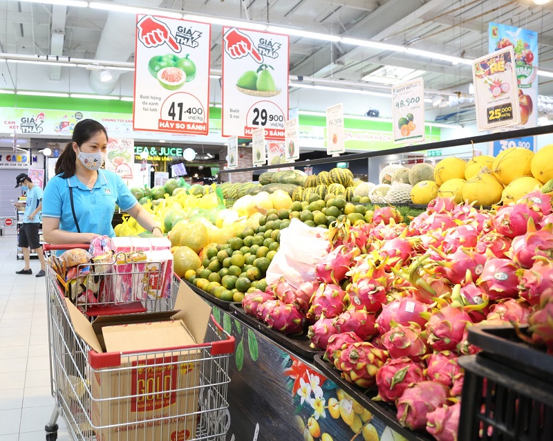 Hanoi’s supermarkets full of groceries and essentials to calm hoarding frenzy