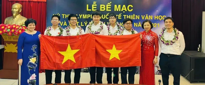 5 học sinh Hà Nội xuất sắc giành huy chương tại Kỳ thi Olympic Quốc tế về Thiên văn và Vật lý thiên văn 2021