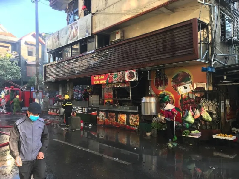 Quảng Ninh: Một tiệm bánh ngọt tại TP Hạ Long bốc cháy dữ dội
