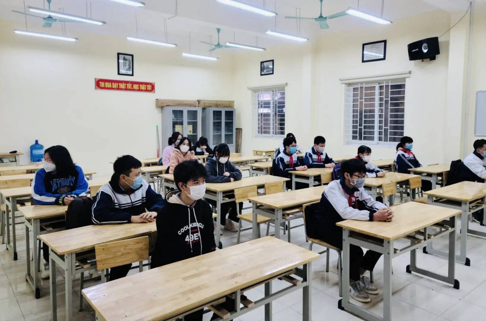 Sáng nay (22/11), học sinh lớp 9 vùng xanh ngoại thành Hà Nội háo hức đến trường