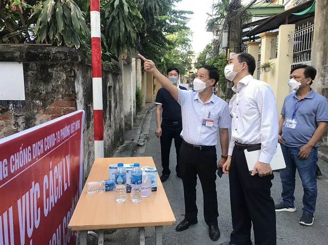 Long Biên: Kiểm soát chặt chẽ các trường hợp liên quan đến chùm ca F0 tại tổ 4 phường Việt Hưng
