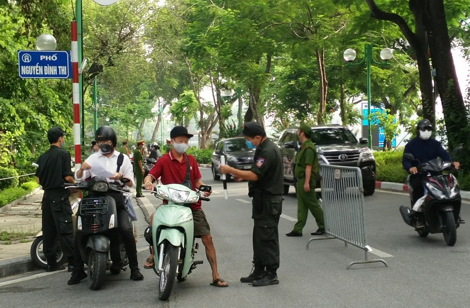 Hà Nội: Xử lý hơn 700 trường hợp vi phạm, khống chế đối tượng tụ tập uống rượu tấn công cảnh sát