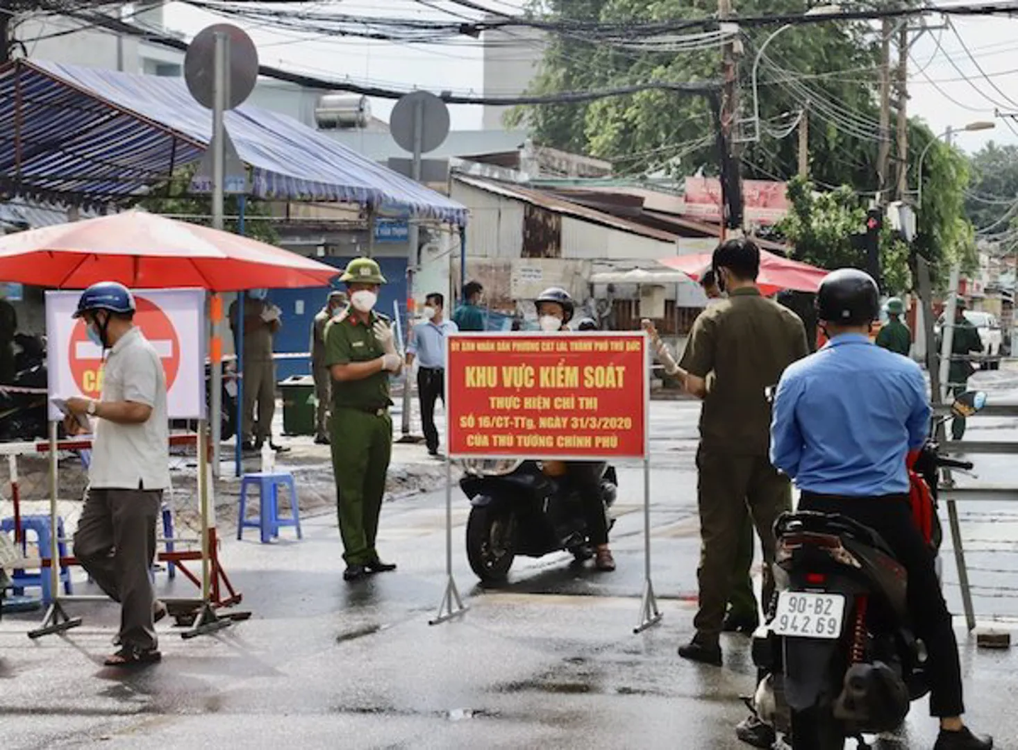 TP Hồ Chí Minh: Nhiều người bị phạt trong ngày đầu "siết chặt" giãn cách xã hội