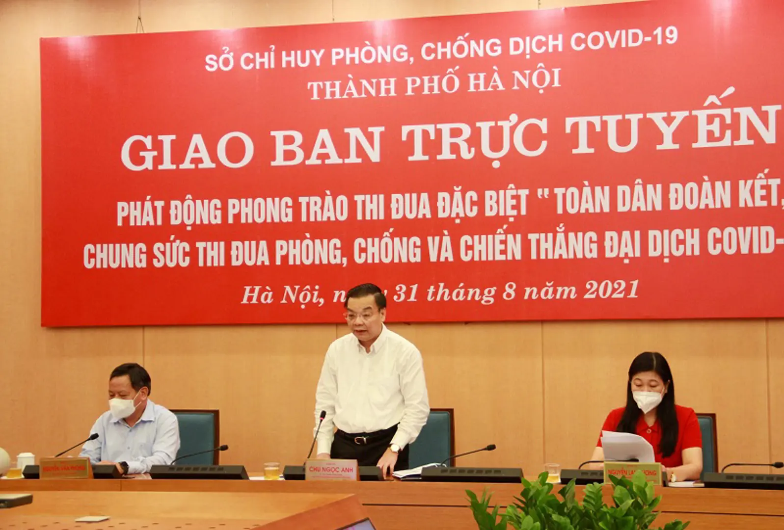 Chủ tịch UBND TP Hà Nội phát động phong trào thi đua đặc biệt “Toàn dân đoàn kết, chung sức thi đua phòng, chống và chiến thắng đại dịch Covid-19"