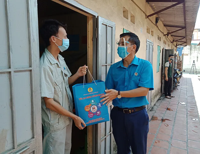 Nhiều chủ nhà trọ ở huyện Đông Anh miễn, giảm giá thuê phòng cho công nhân lao động