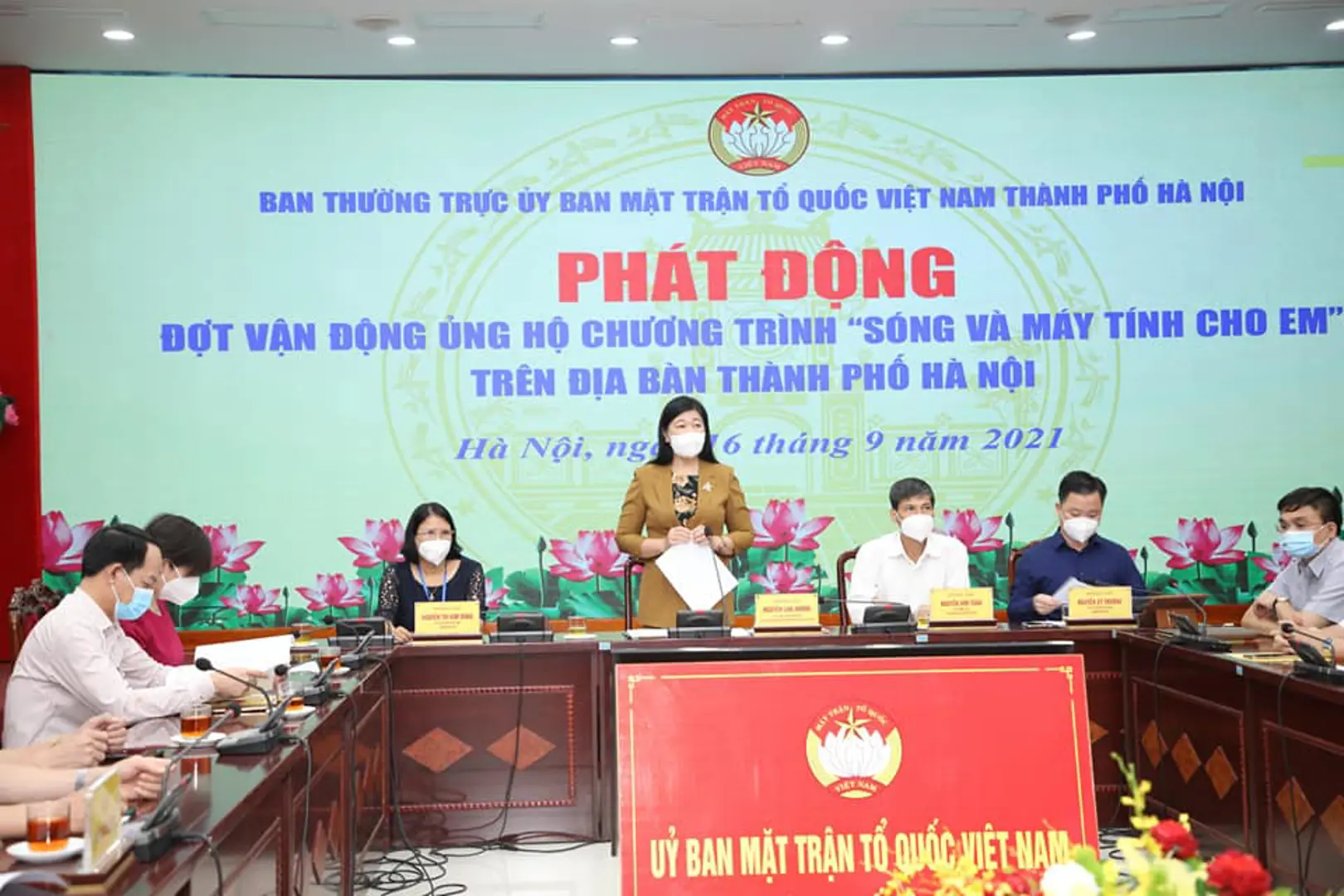 Thành phố Hà Nội phát động chương trình "Sóng và máy tính cho em"