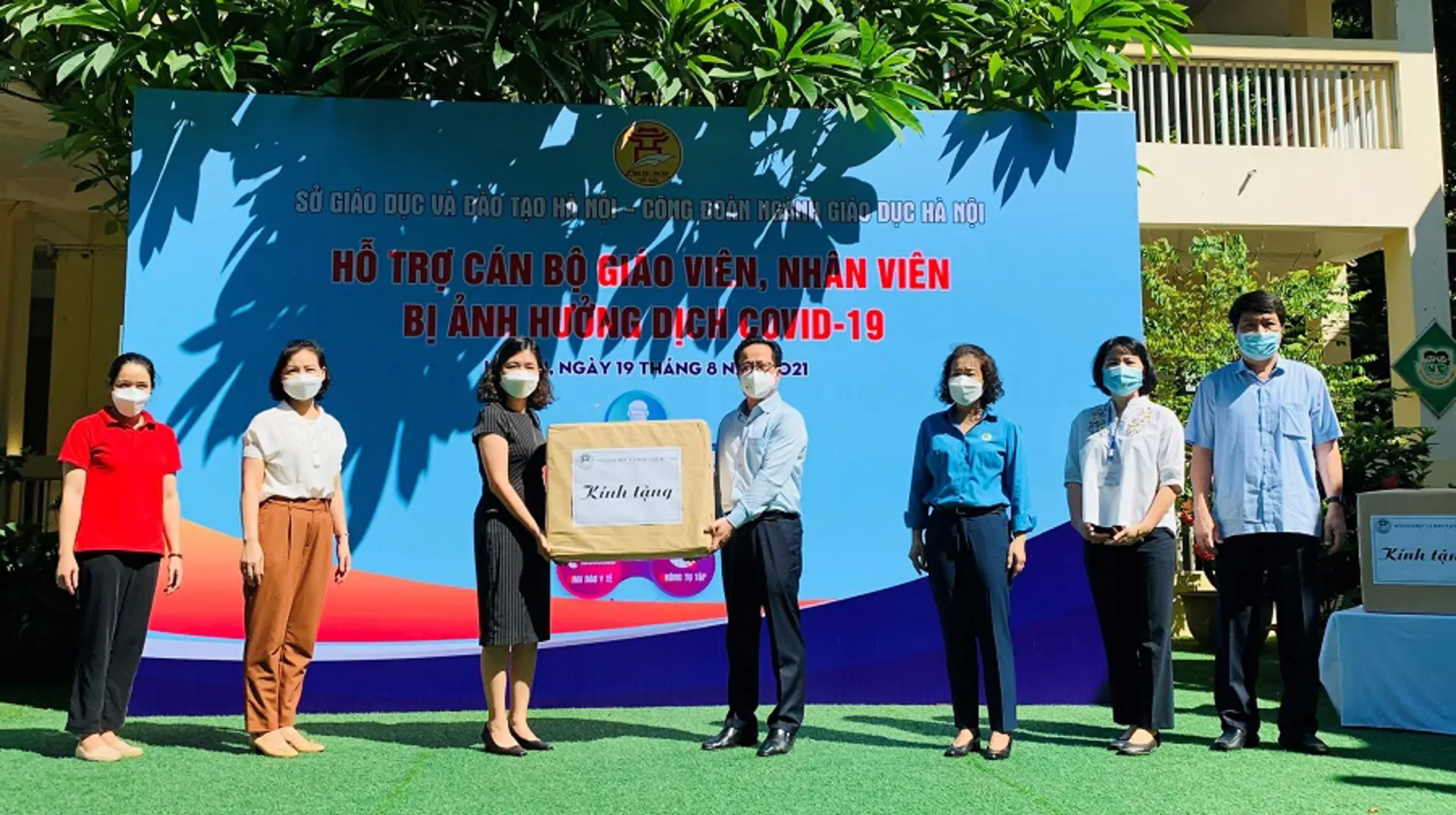 Ngành Giáo dục Hà Nội hỗ trợ 11 trường học và 200 giáo viên, nhân viên bị ảnh hưởng bởi dịch Covid- 19