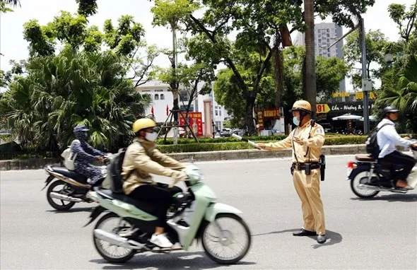 Hàng trăm giấy phép lái xe bị tước vì vi phạm giao thông trong tuần qua