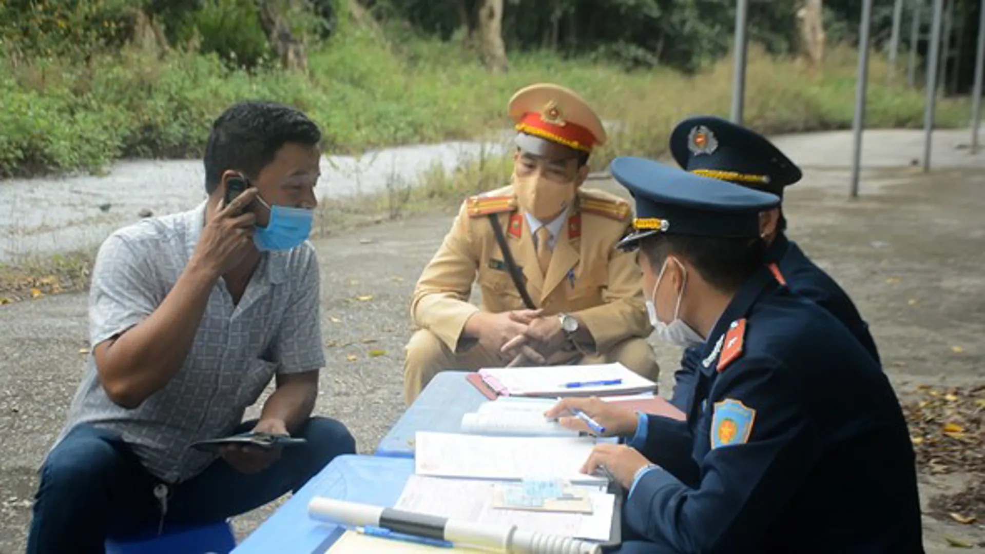 Thanh tra giao thông Hà Nội rốt ráo ra quân xử lý xe quá tải