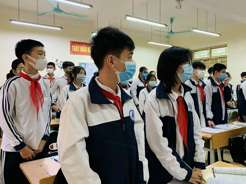 Ngày đầu học sinh lớp 9 thuộc vùng xanh ngoại thành trở lại trường: An toàn phòng, chống dịch được siết chặt
