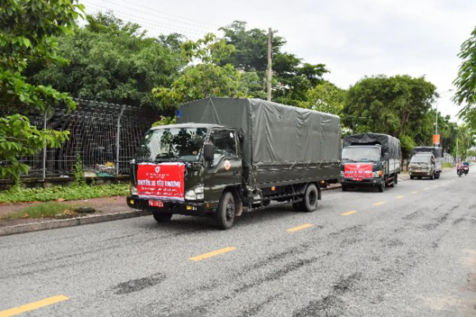 Kiên Giang thêm những chuyến xe nghĩa tình, vượt hàng trăm cây số đến với bà con vùng dịch