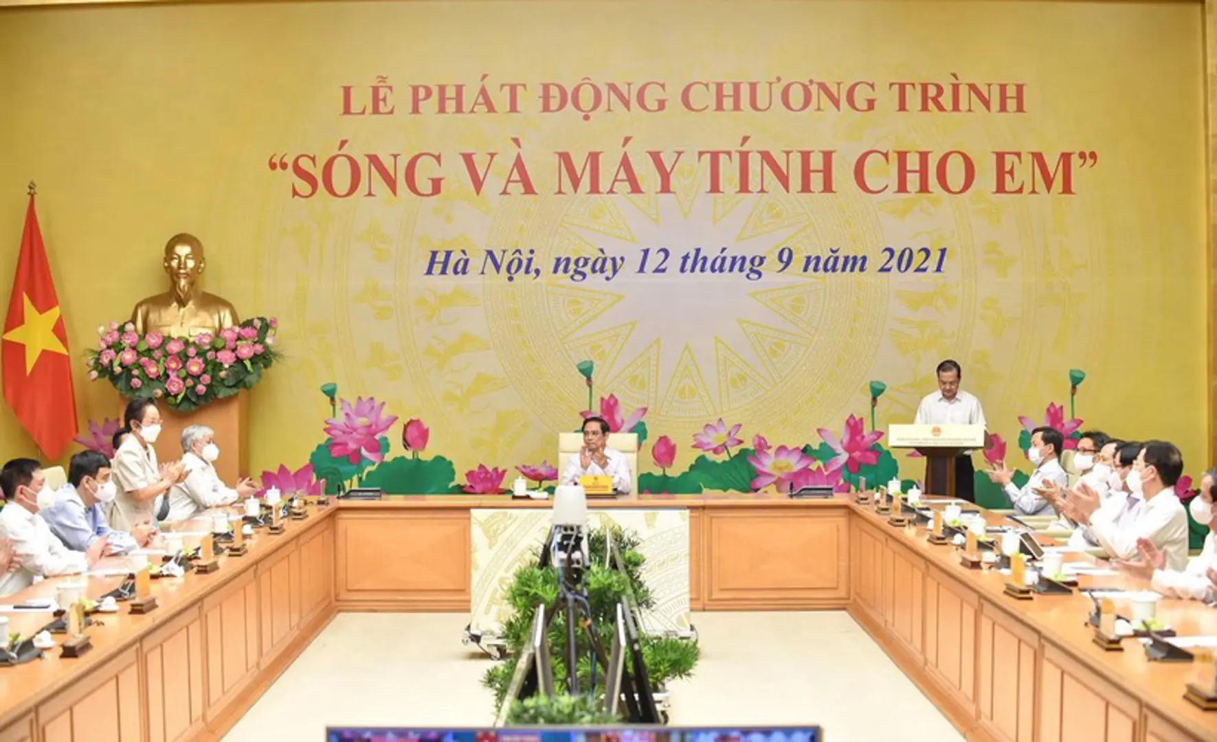 EVN ủng hộ 60 tỷ đồng cho chương trình “Sóng và máy tính cho em”