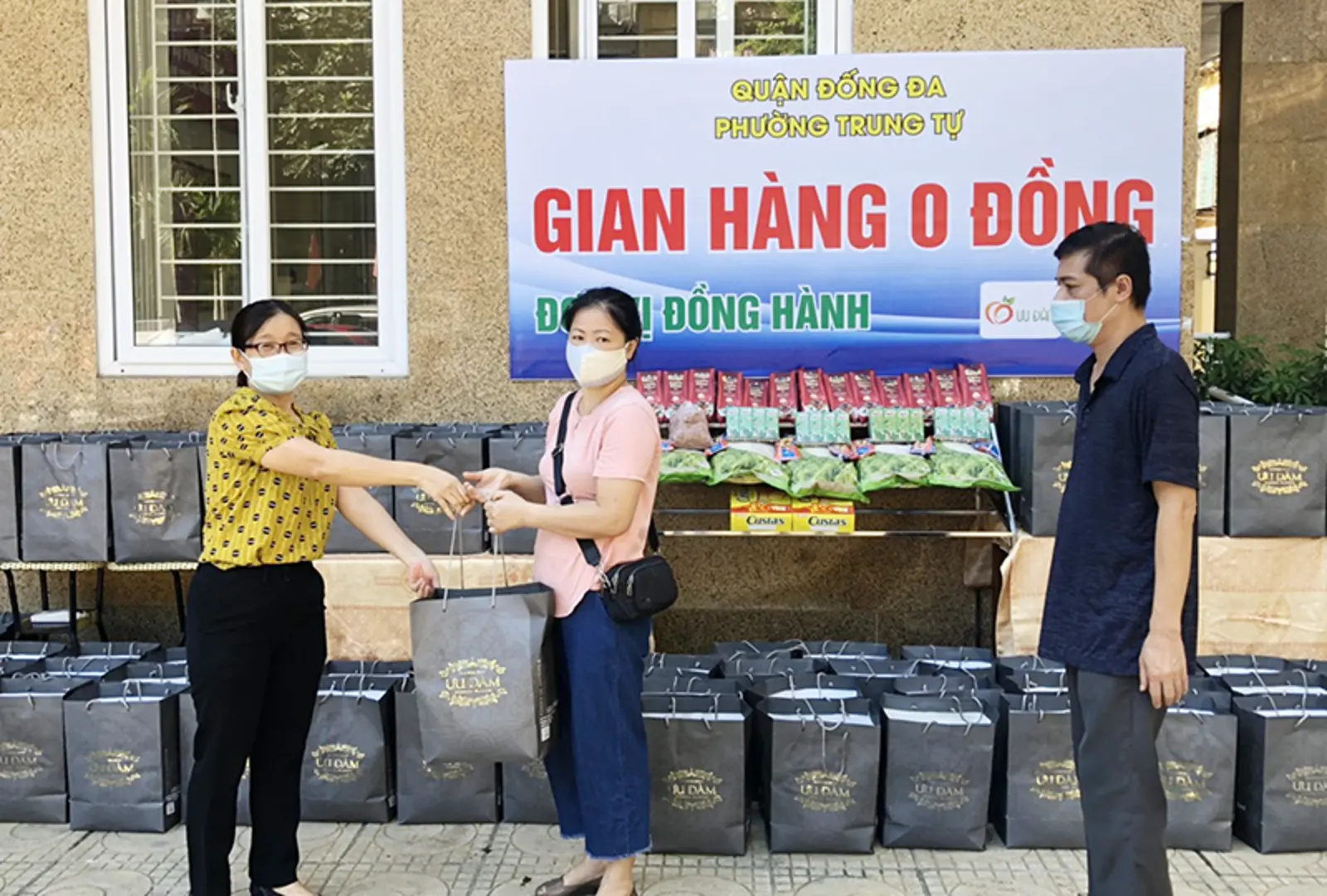 Quận Đống Đa: Triển khai nhiều chương trình hỗ trợ người dân gặp khó khăn do dịch Covid-19