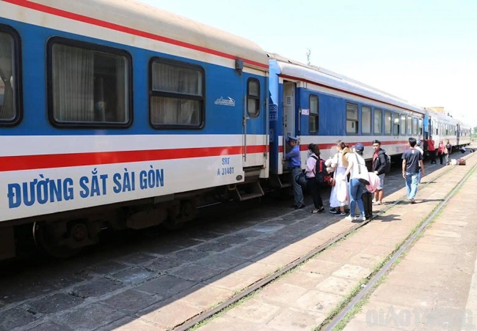 Hà Nội: Triển khai theo lộ trình thí điểm hoạt động vận tải hành khách bằng đường sắt, đường bộ