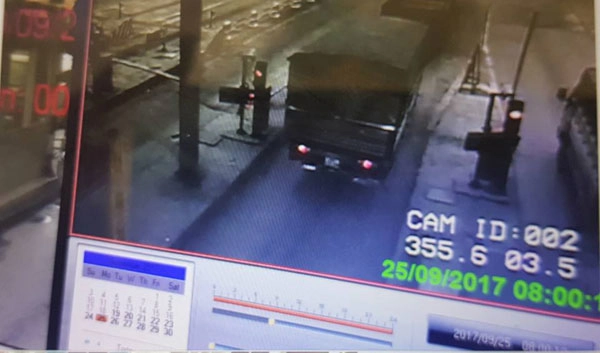 Người đàn ông chặn đầu xe ô tô và đe dọa bằng súng tại đèo Đá Trắng 10 Người đàn ông chặn đầu xe ô tô và đe dọa bằng súng tại đèo Đá Trắng