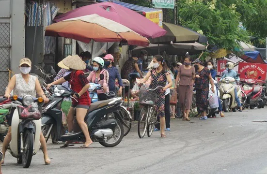Chợ “cóc”, chợ tạm hoạt động: Nguy cơ bùng phát và lây lan dịch bệnh