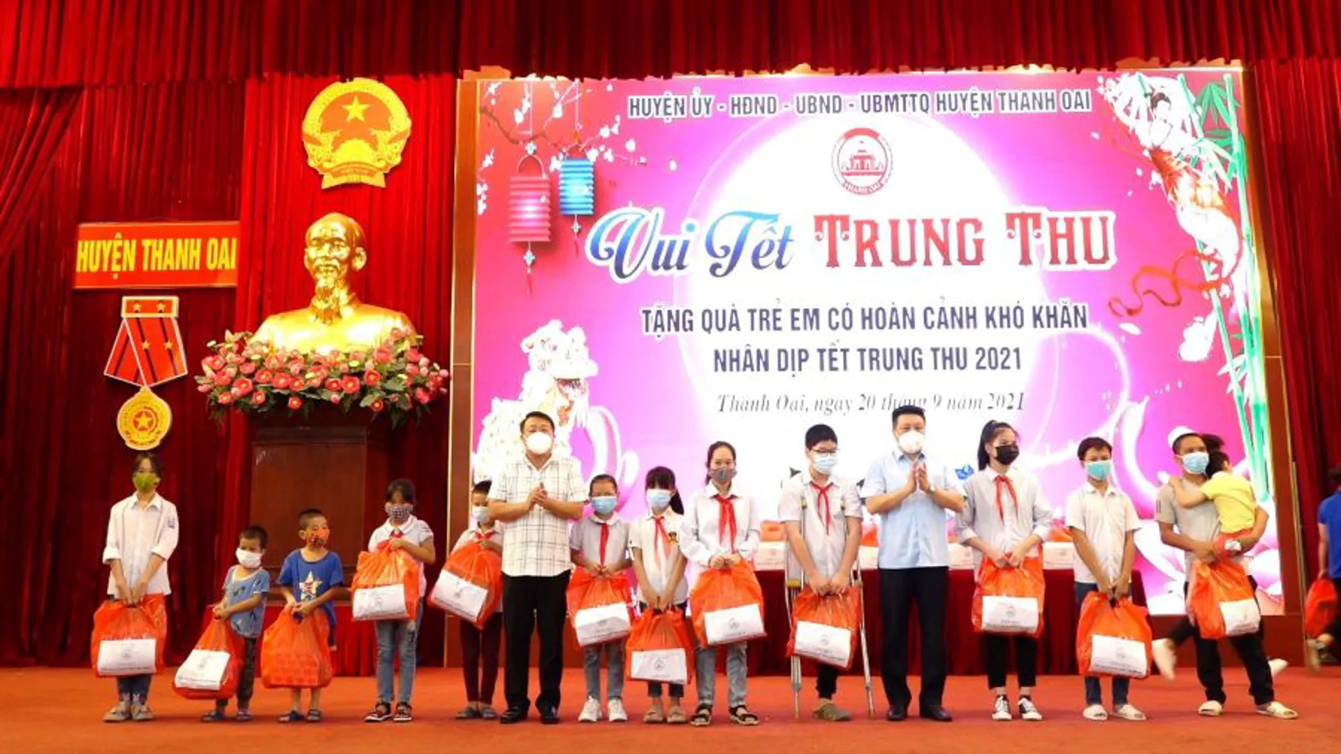 Huyện Thanh Oai: Nhiều hoạt động chăm lo, động viên thiếu nhi có hoàn cảnh khó khăn