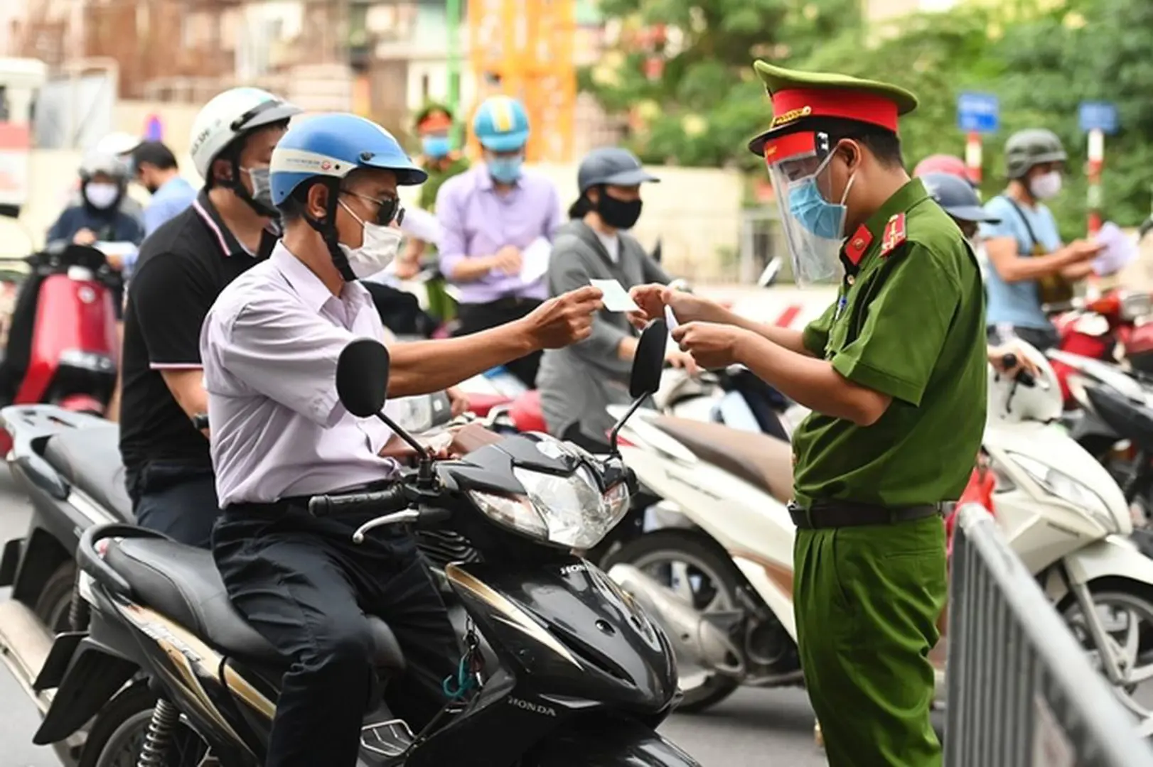 Hà Nội: Hướng dẫn cấp giấy đi đường có nhận diện cho người và phương tiện vận chuyển trong Vùng 1