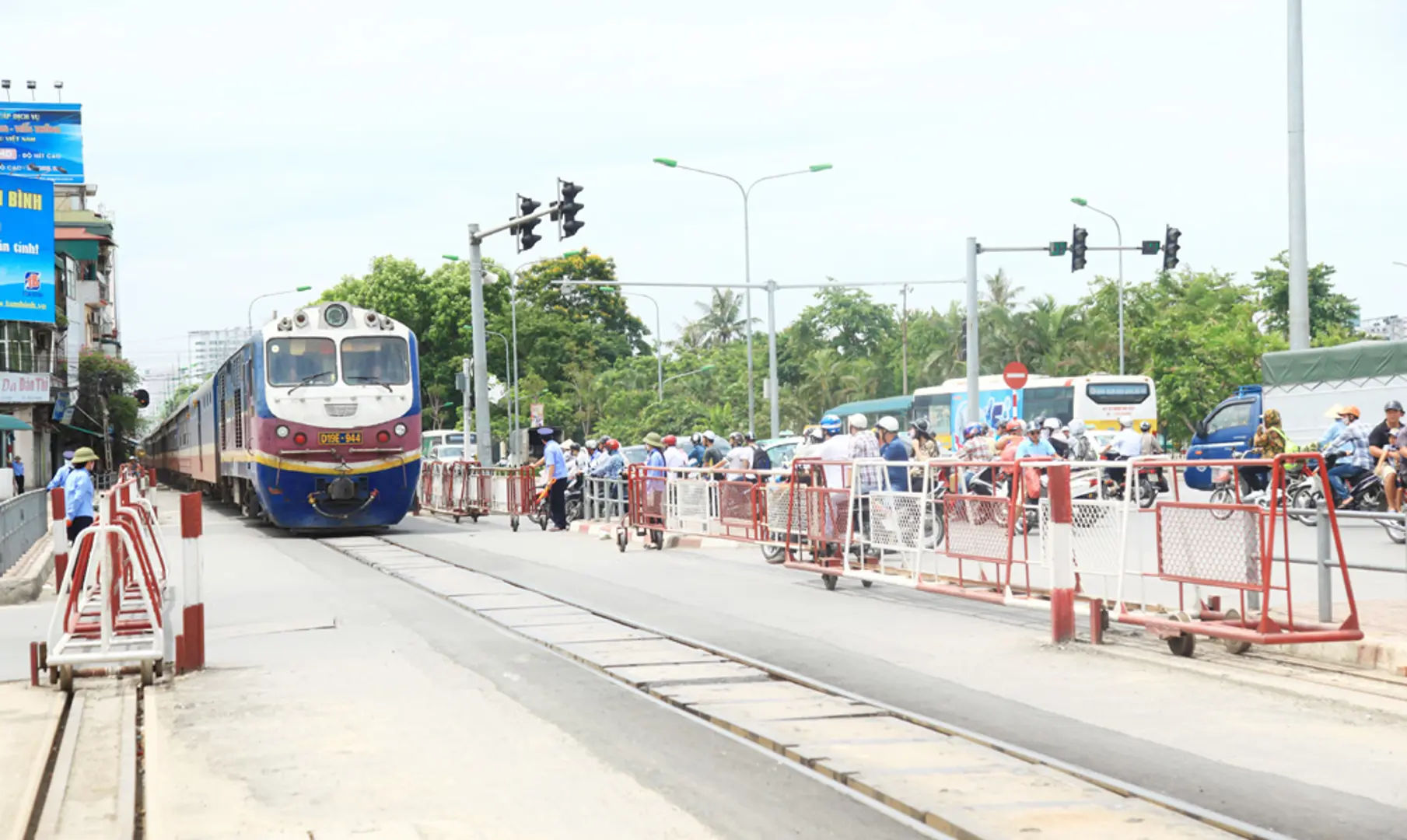 Đề xuất di dời đường sắt liên tỉnh ra khỏi nội đô: Rất đáng xem xét