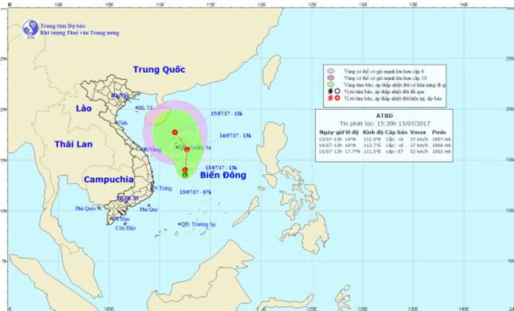 Áp thấp trên biển Đông gây mưa dông mạnh