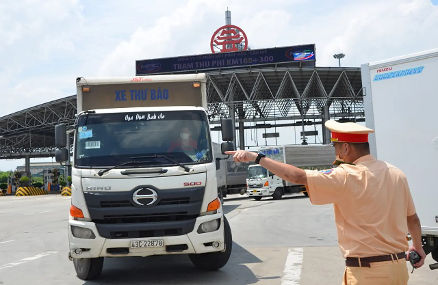 Bát nháo xe “luồng xanh” đi sai tuyến