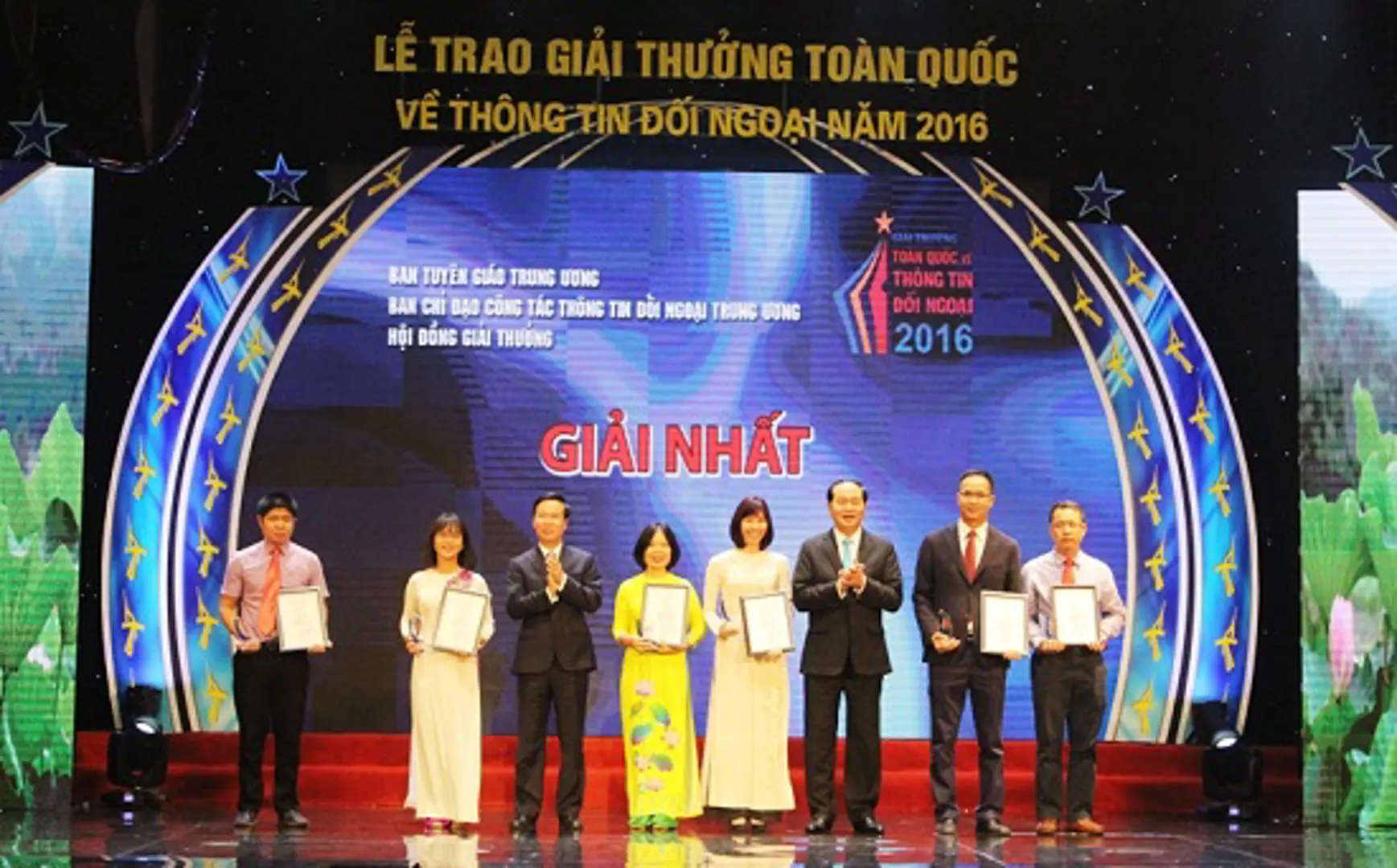 Trao giải thưởng toàn quốc về thông tin đối ngoại năm 2016