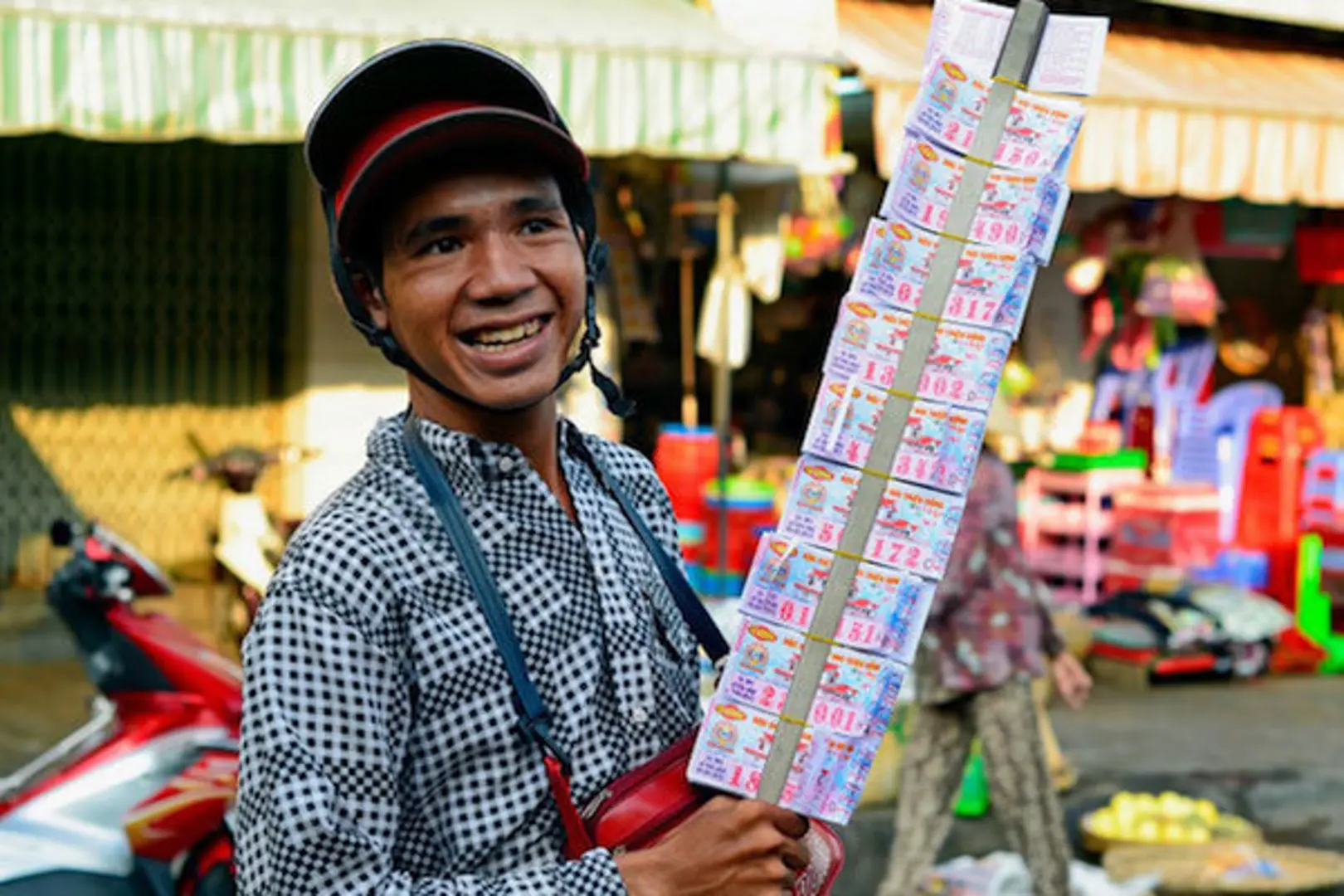 TP Hồ Chí Minh: Người bán vé số, bán hàng rong... sẽ được hỗ trợ do ảnh hưởng Covid-19