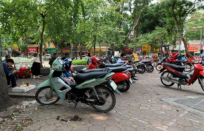 Lập lại trật tự vỉa hè vườn hoa Bốt Hàng Đậu