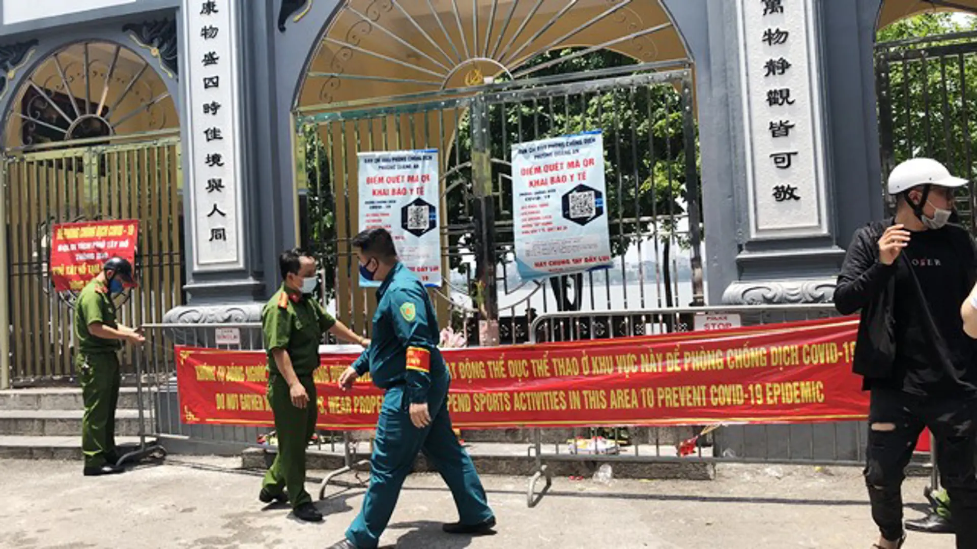 Quận Tây Hồ: Lập chốt ngăn người dân đi lễ ngày Mùng 1 để phòng chống dịch Covid-19