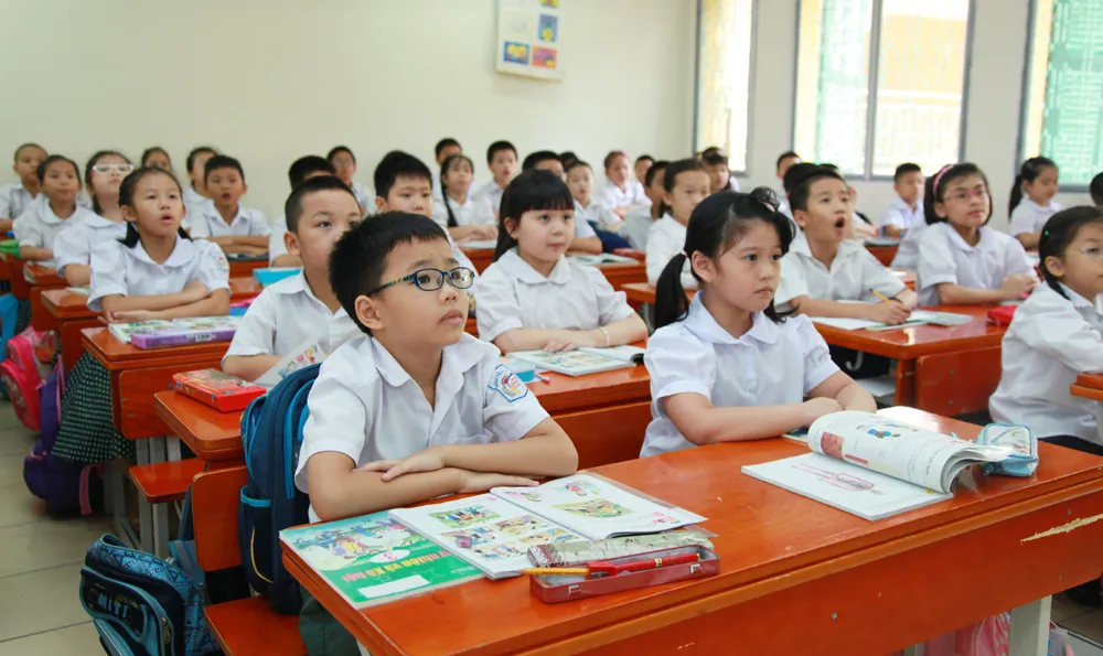 Thu chi đầu năm học mới: Phụ huynh và giáo viên cùng... lo