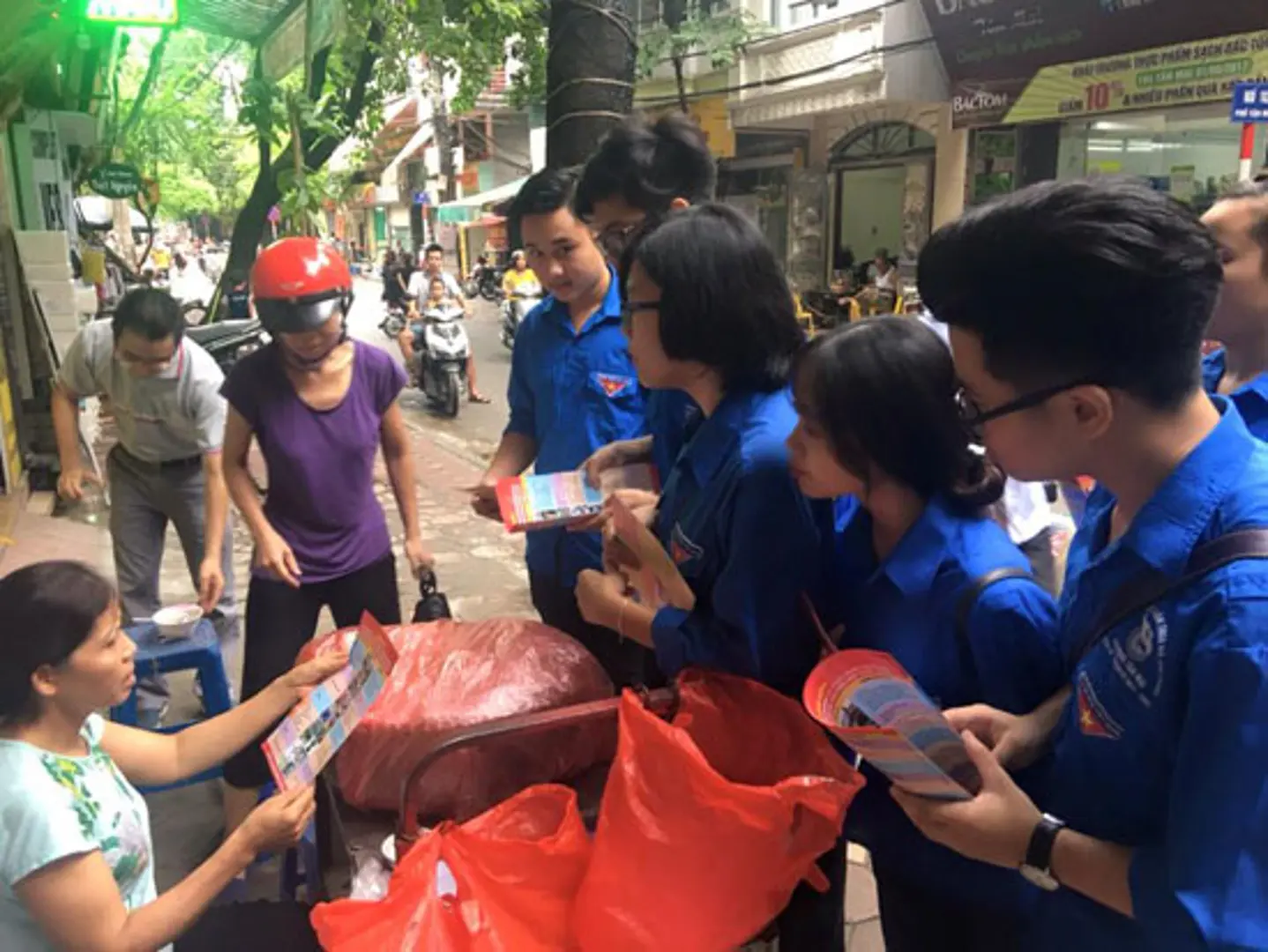 Hà Nội: Hàng nghìn “áo xanh” xung kích phòng chống sốt xuất huyết