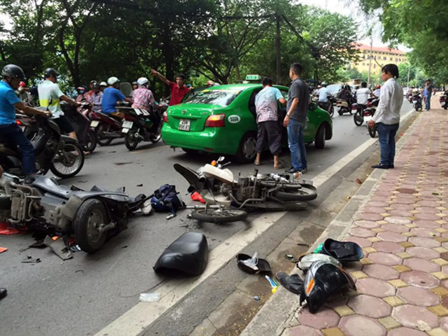 Liên tiếp xảy ra TNGT trong khu vực nội thành