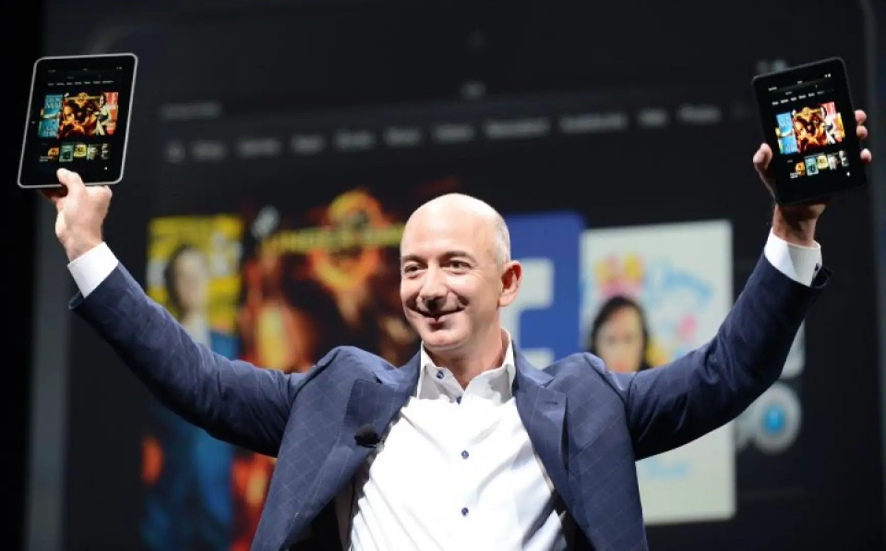 Tỷ phú giàu nhất thế giới Jeff Bezos bị soán ngôi sau 4 tiếng