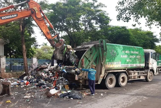 Gần 80 công nhân vệ sinh môi trường bị nợ lương năm 2020: Đổi tên công ty nhưng trách nhiệm không đổi