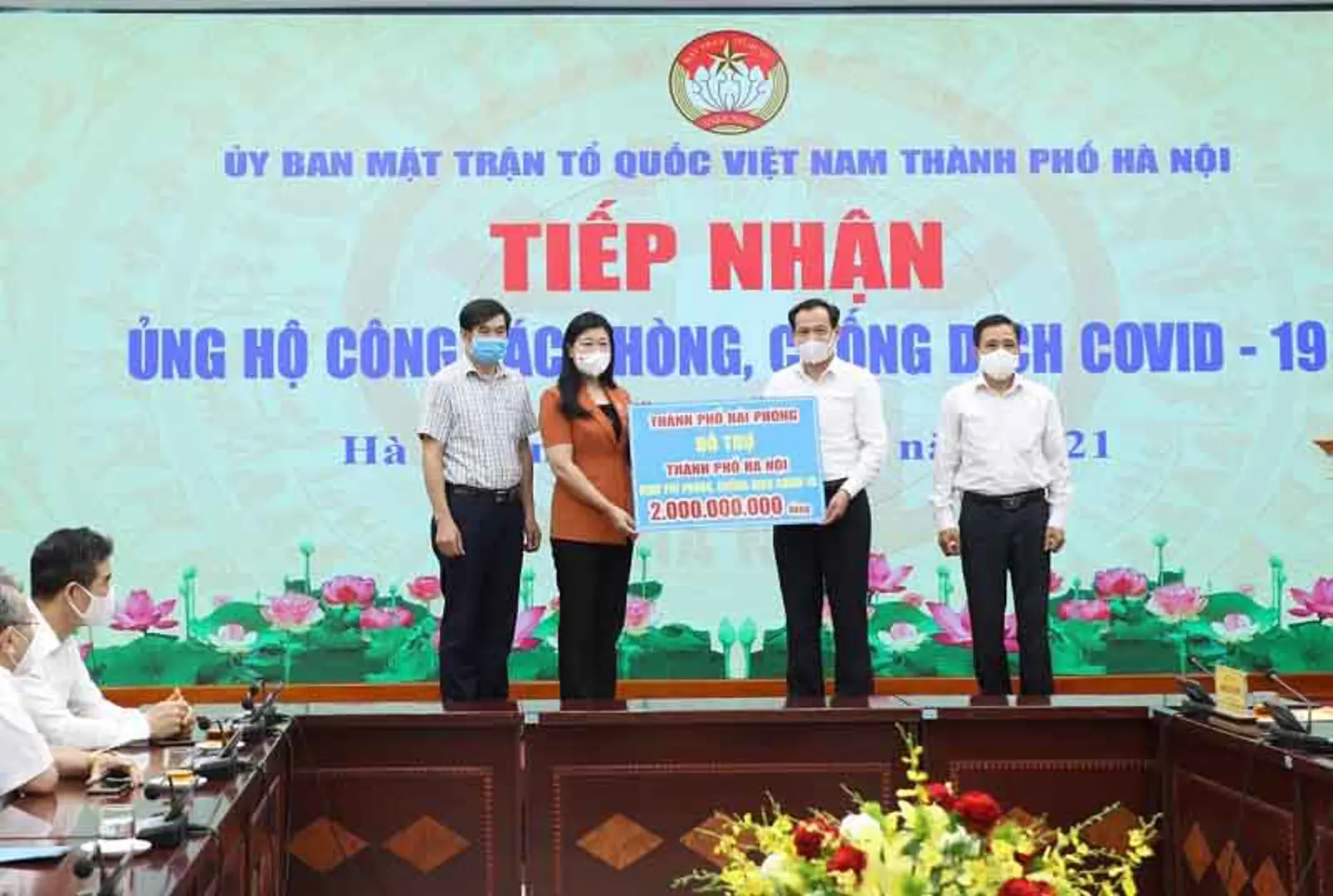 Bí thư Thành ủy Hà Nội Đinh Tiến Dũng: “Chung sức, đồng lòng” thực hiện thắng lợi mục tiêu tạo miễn dịch cộng đồng trong phòng, chống Covid-19