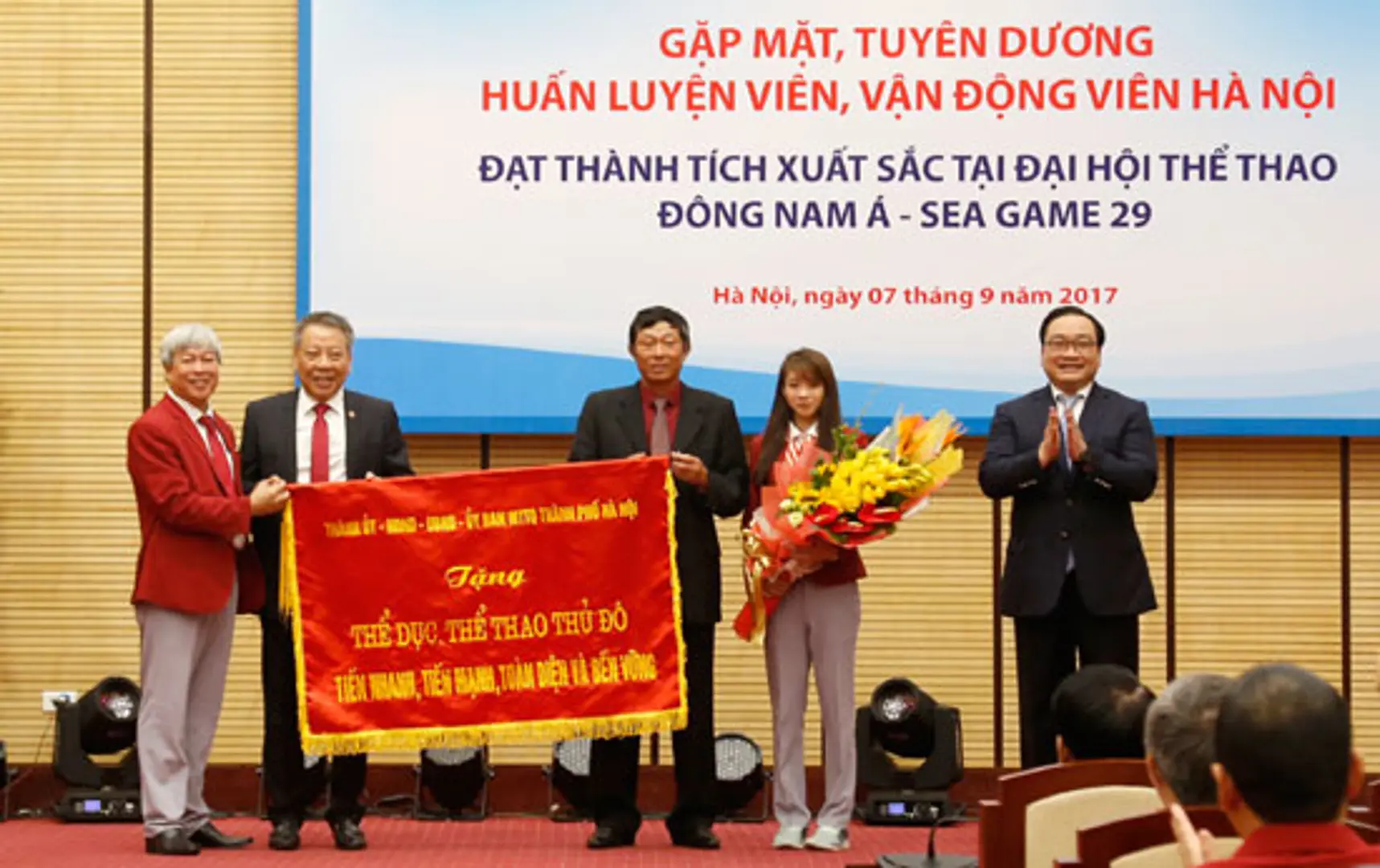 Thường trực Thành ủy Hà Nội tuyên dương huấn luyện viên, vận động viên Hà Nội xuất sắc tại SEA Games 29