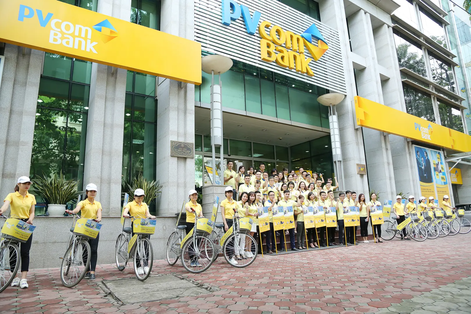 “Sống tận hưởng, thỏa đam mê” cùng PVcomBank