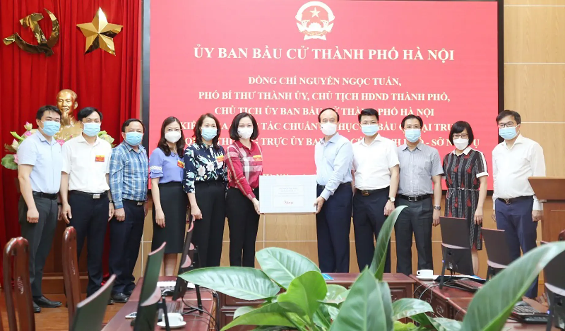 Chủ tịch Ủy ban Bầu cử TP Nguyễn Ngọc Tuấn: Sở Nội vụ thực hiện tốt vai trò cơ quan Thường trực Ủy ban Bầu cử TP trong điều kiện nhiều khó khăn, vất vả