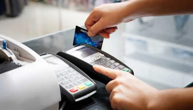 Từ 1/8, các tổ chức tín dụng phải giảm phí giao dịch trên ATM, POS, chuyển khoản liên ngân hàng