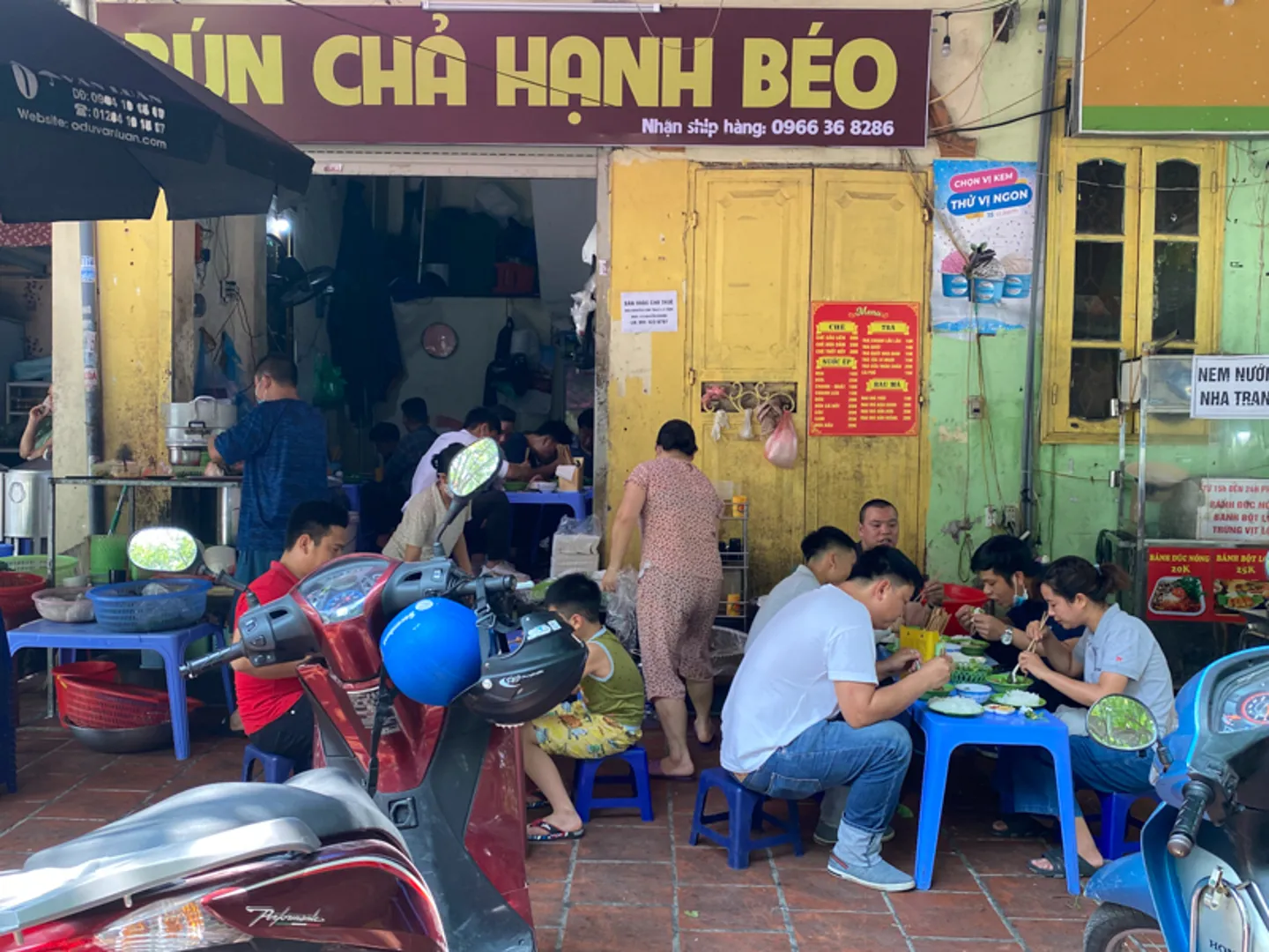 Hà Nội: Quán bia hơi "cửa đóng then cài", hàng ăn vẫn chưa đủ giãn cách