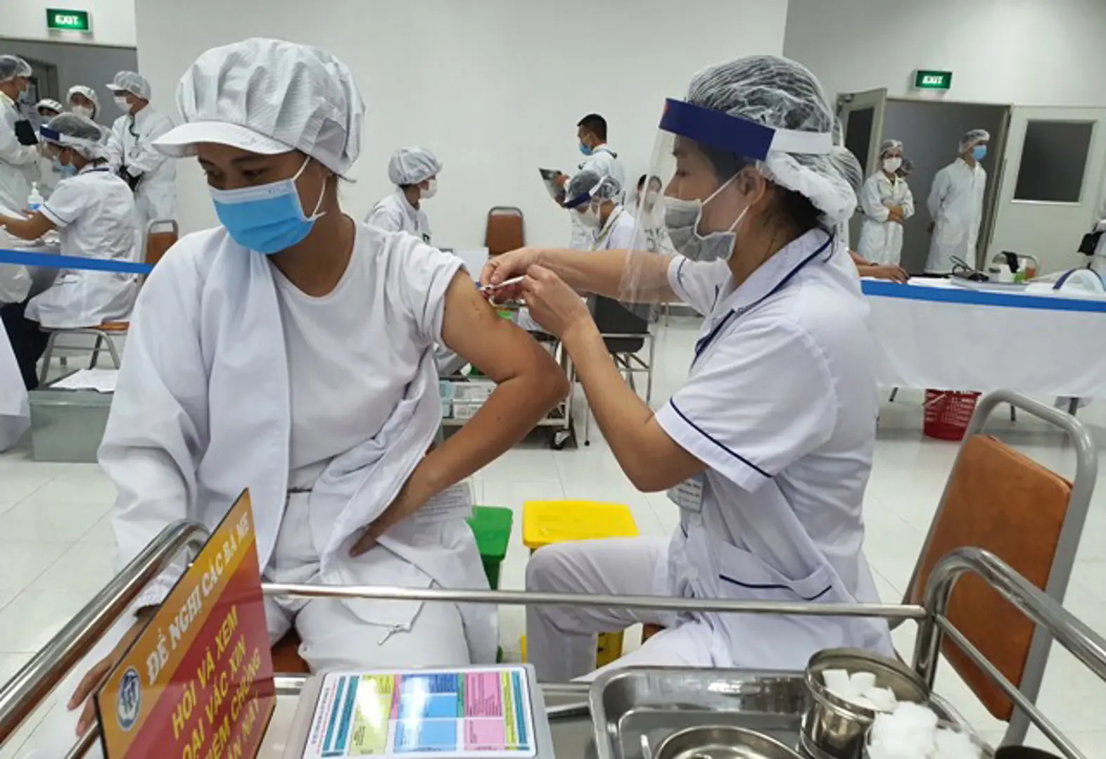 Huyện Mê Linh: 1.800 công nhân Khu công nghiệp Quang Minh tiêm vaccine Covid-19