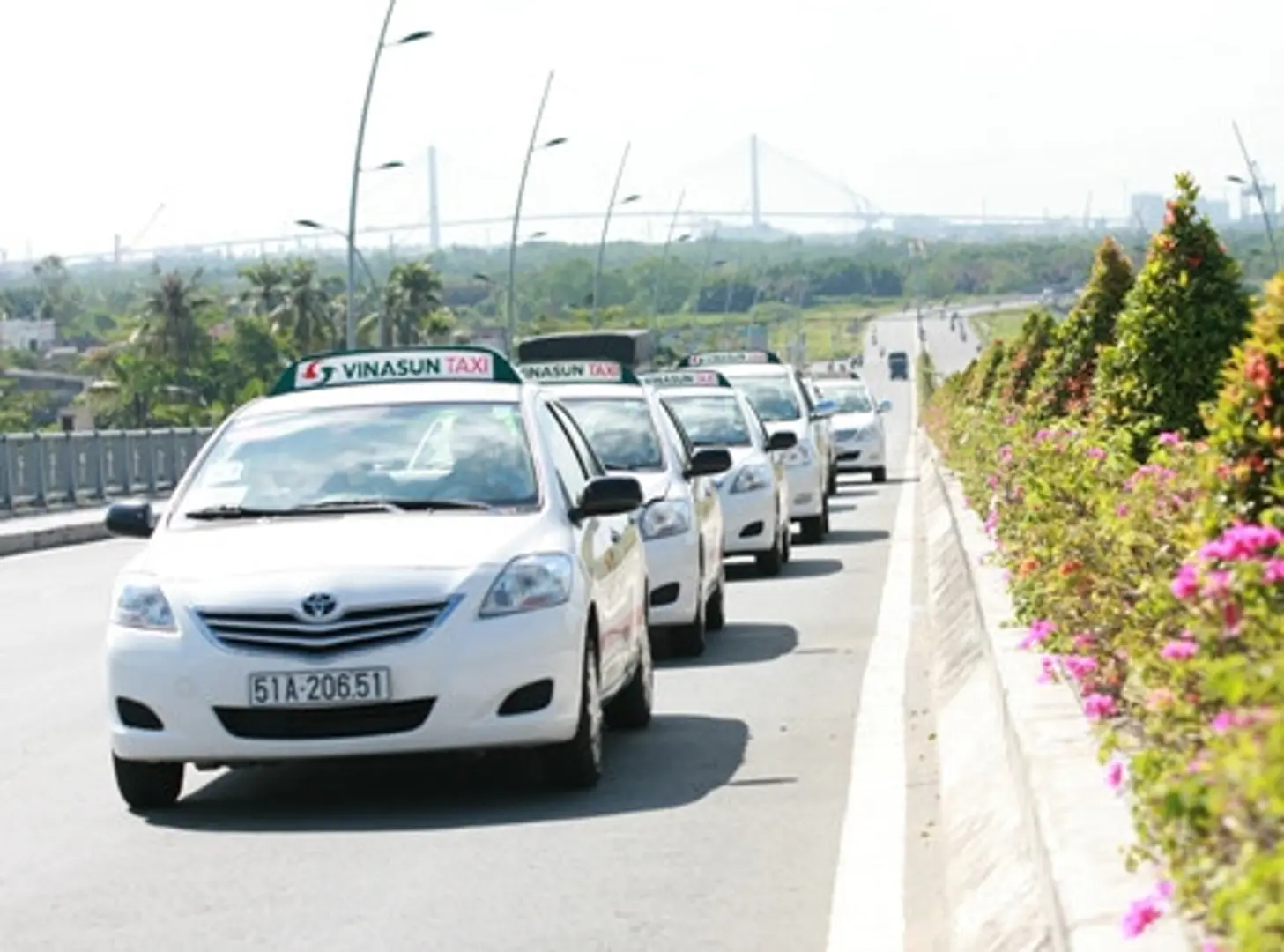 Do Uber, Grab, Vinasun cho 8.000 nhân viên nghỉ việc?