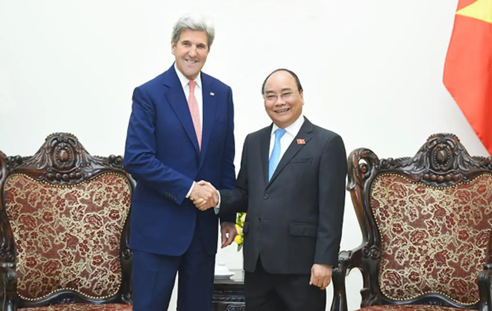 Thủ tướng Nguyễn Xuân Phúc tiếp cựu Ngoại trưởng Hoa Kỳ John Kerry