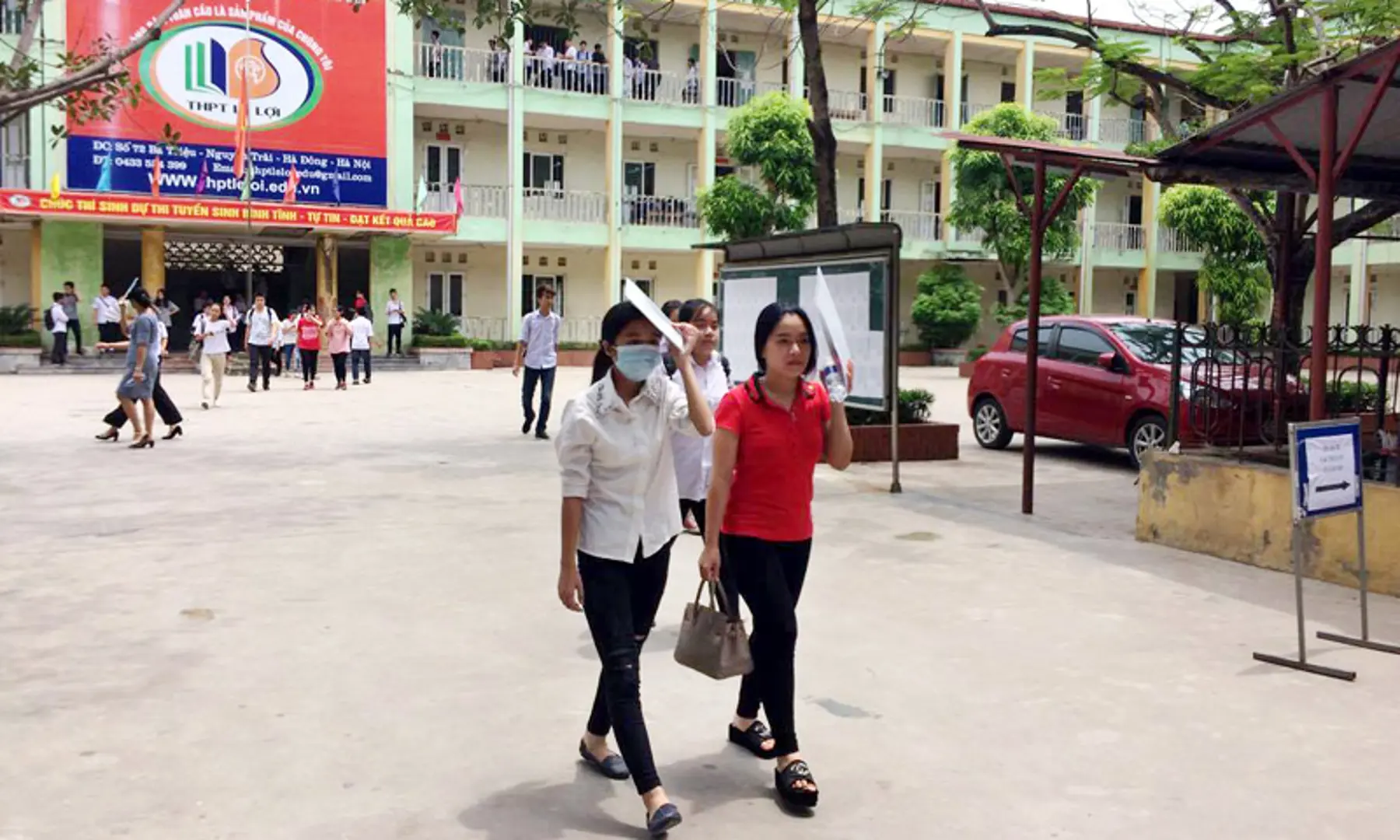 Thí sinh mệt mỏi khi làm bài thi Khoa học tự nhiên