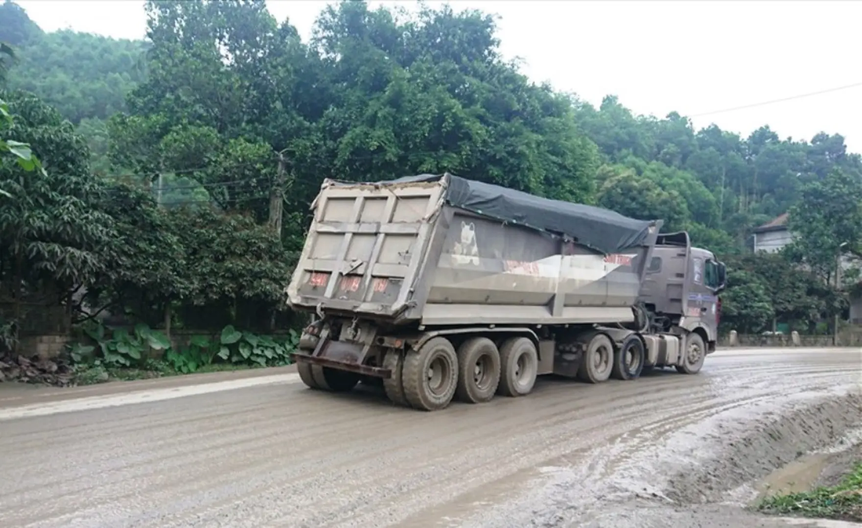 Để xe quá tải hoành hành, Yên Bái bị Tổng cục Đường bộ yêu cầu vào cuộc xử lý