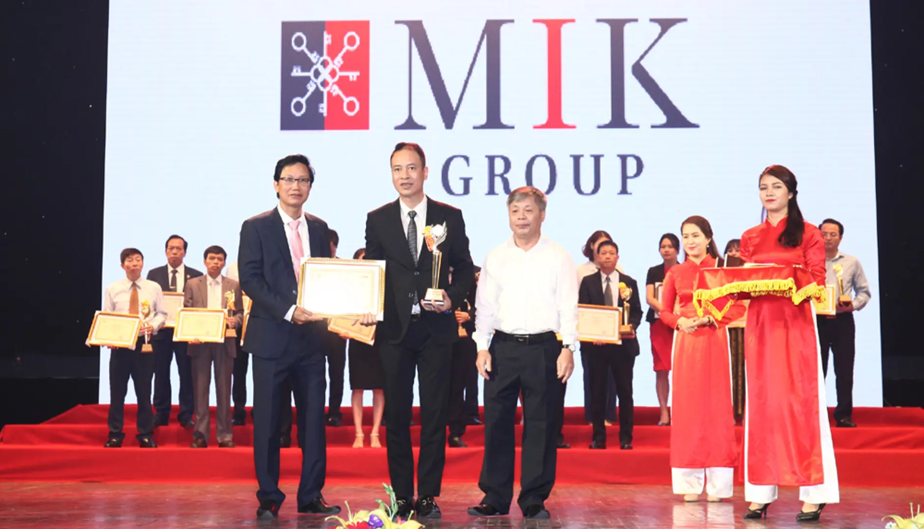 MIK GROUP nhận danh hiệu Top 10 “Thương hiệu – Nhãn hiệu tiêu biểu ngành Xây dựng lần II – năm 2017”