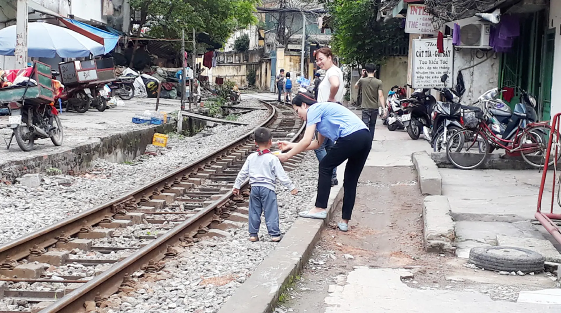 Kiềm chế tai nạn giao thông đường sắt - Bài 1: Cởi nút thắt vô ý thức