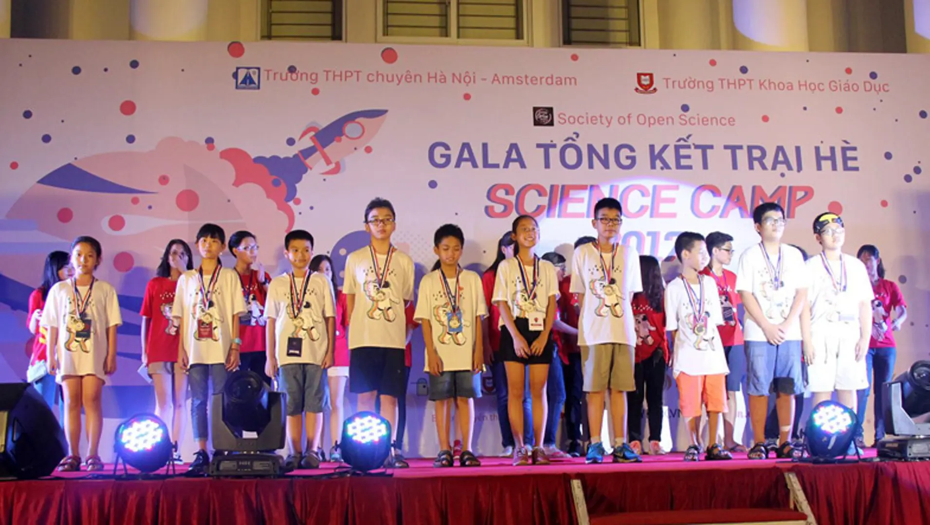 Hàng trăm học sinh Hà Nội tham gia Science Camp 2017