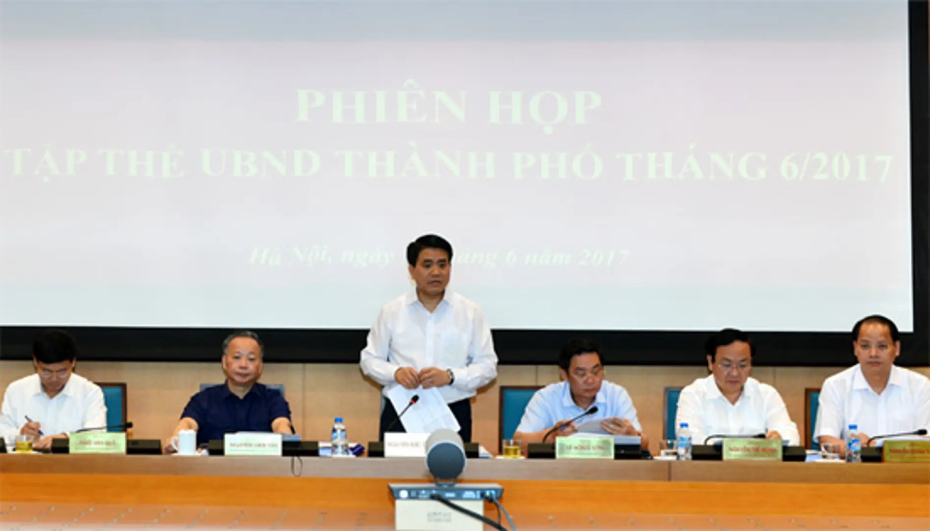 Tập thể UBND TP Hà Nội họp bàn nhiều nội dung quan trọng