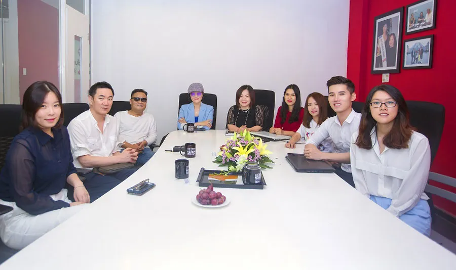 Quán quân Vietnam's next top model về chung nhà với Bigbang, G-Dragon, Psy